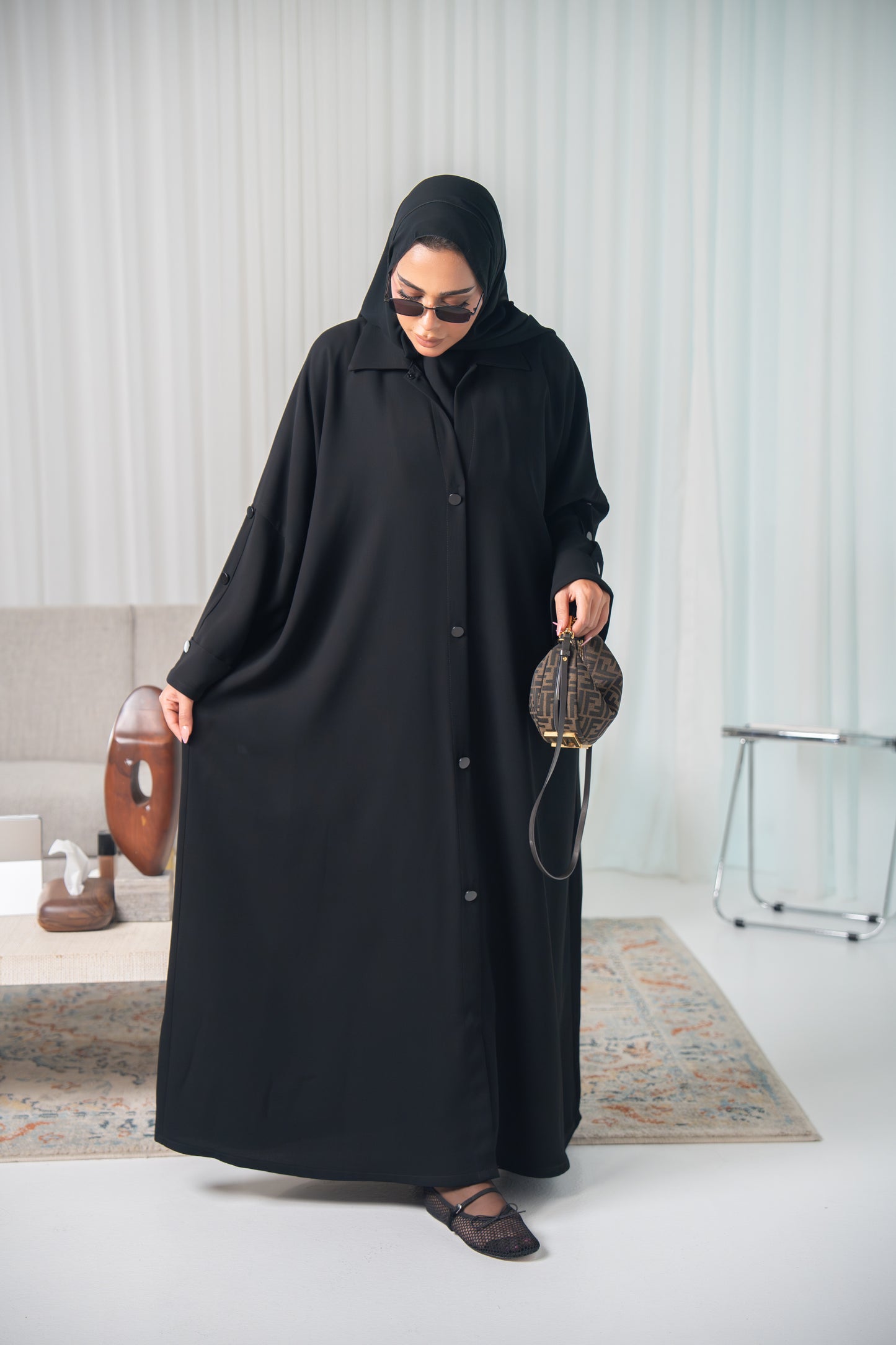 Sahar Abaya – Refined Minimalism in Crepe Cuba