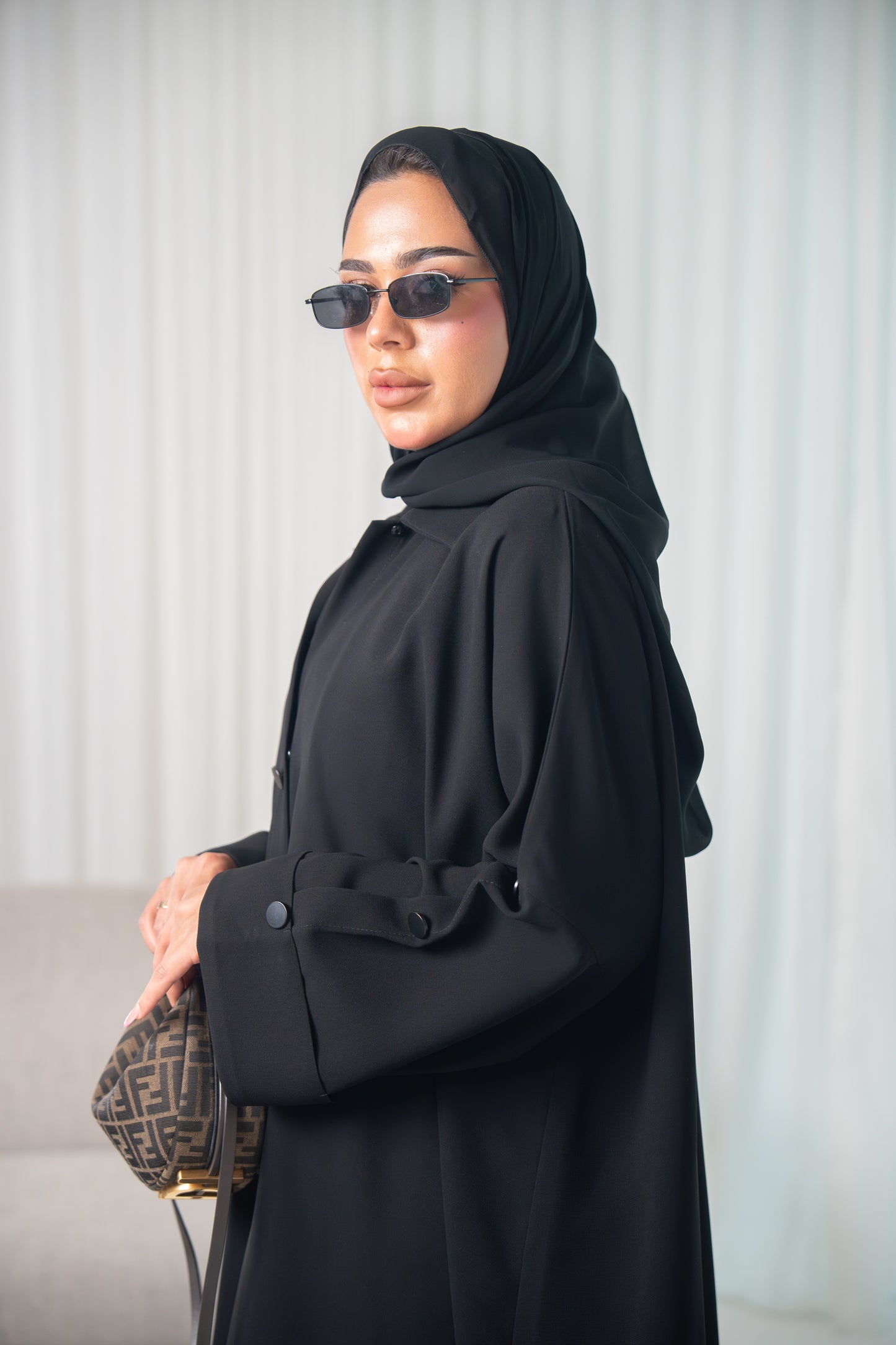 Sahar Abaya – Refined Minimalism in Crepe Cuba