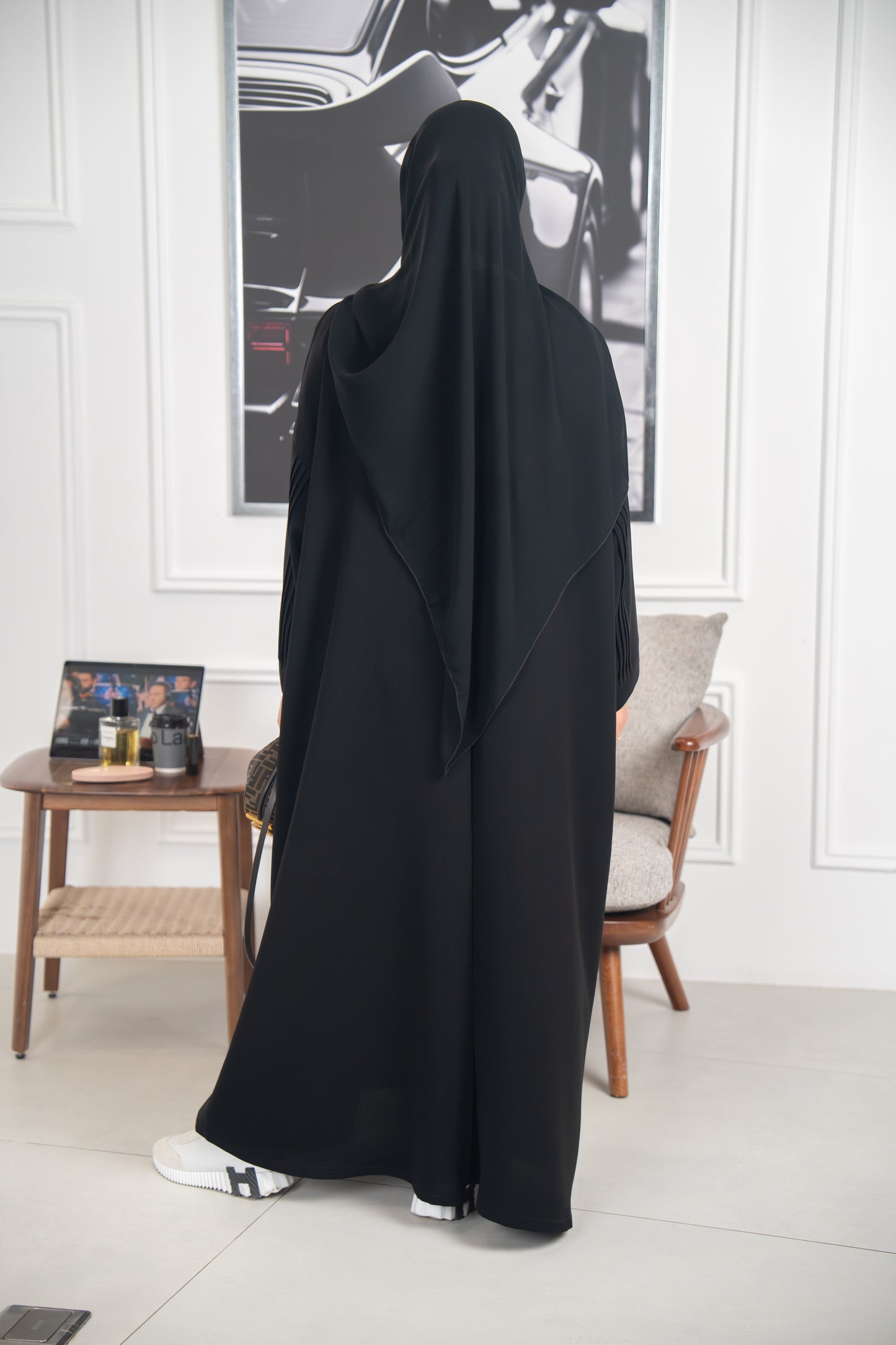Rihla Abaya – Urban Elegance in Crepe Cuba