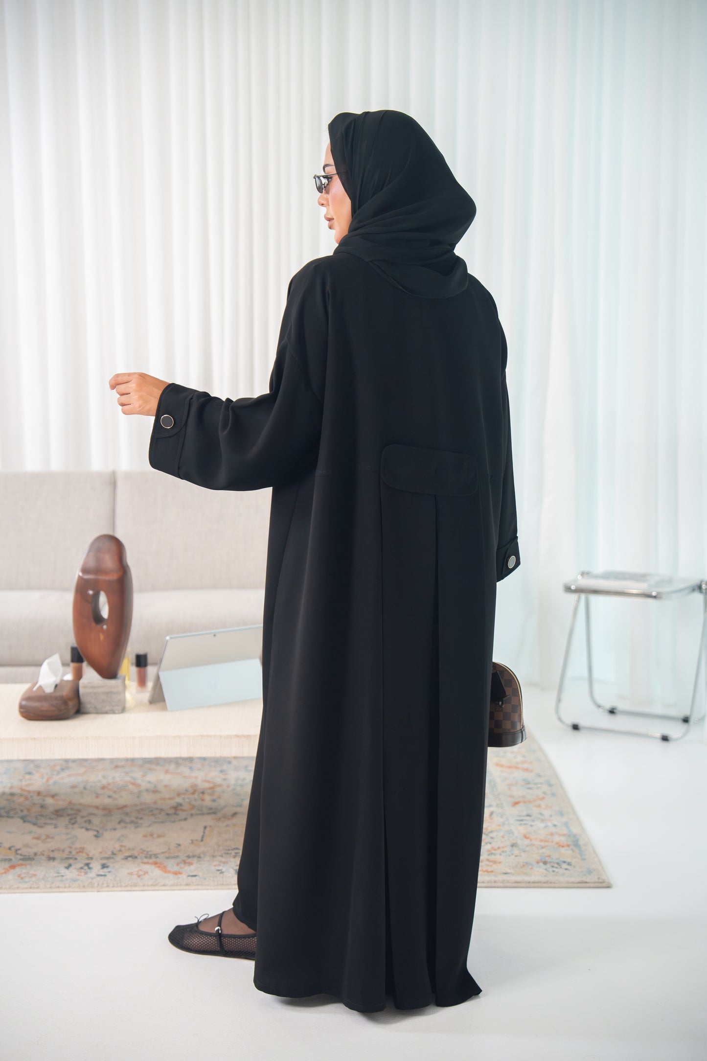 Layali Abaya – Classic Elegance in Crepe Cuba