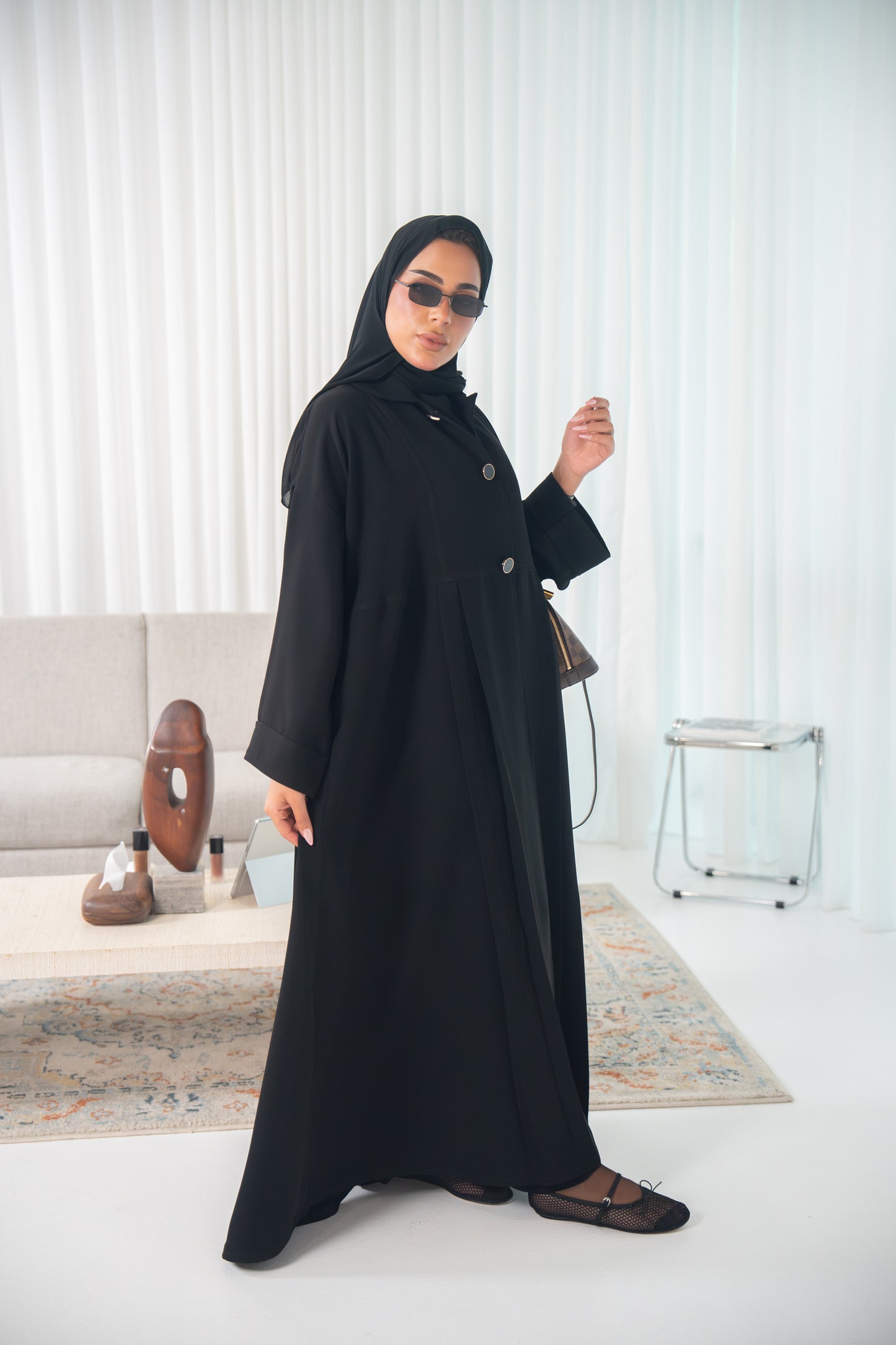 Layali Abaya – Classic Elegance in Crepe Cuba