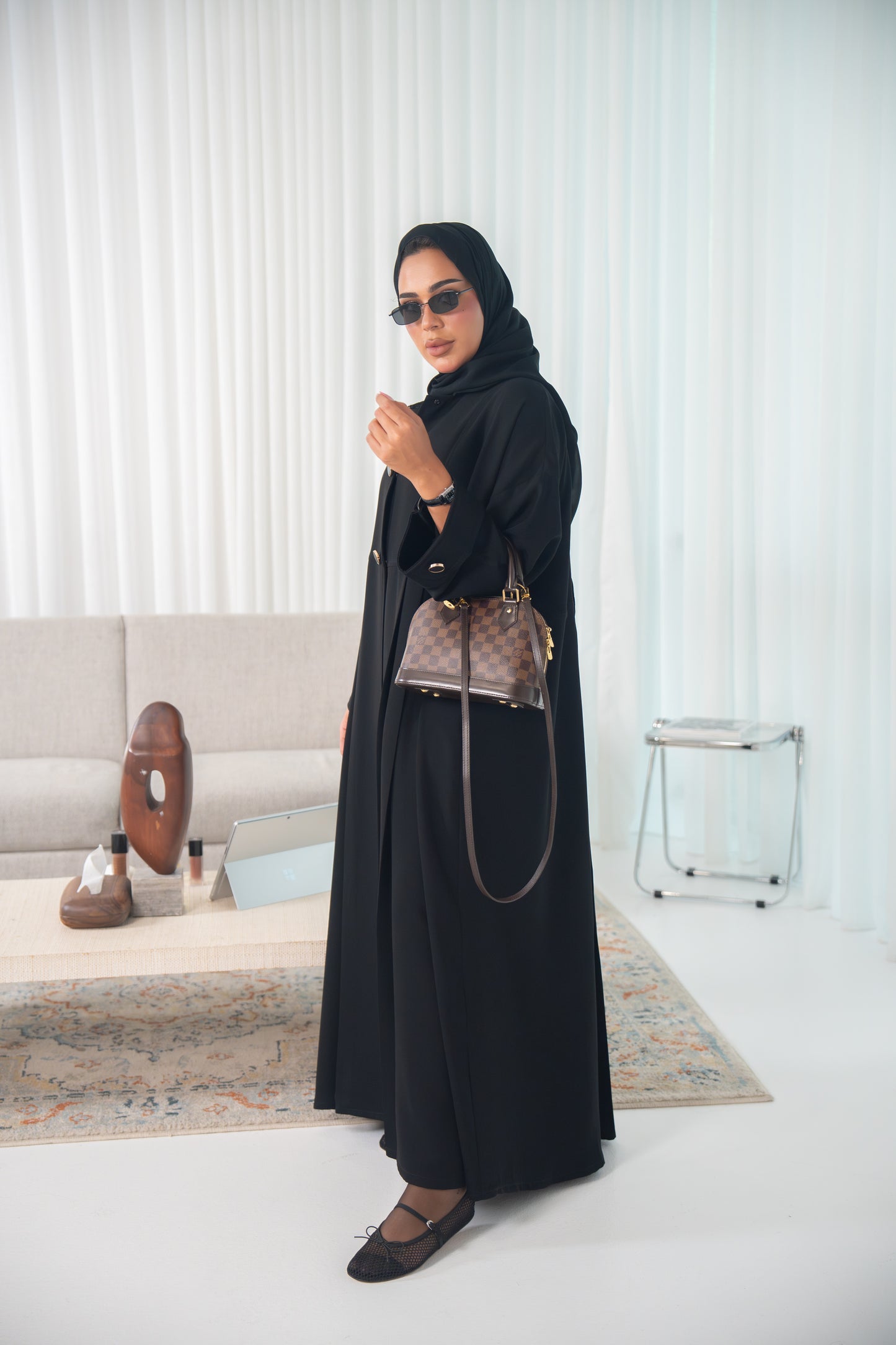 Layali Abaya – Classic Elegance in Crepe Cuba