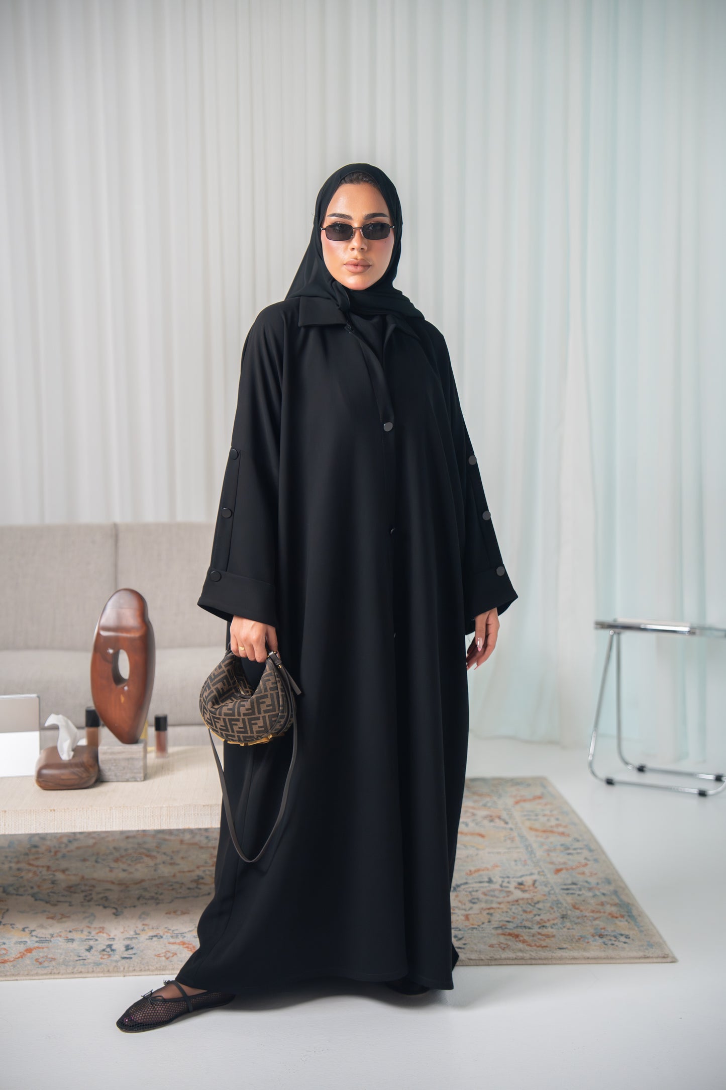 Sahar Abaya – Refined Minimalism in Crepe Cuba