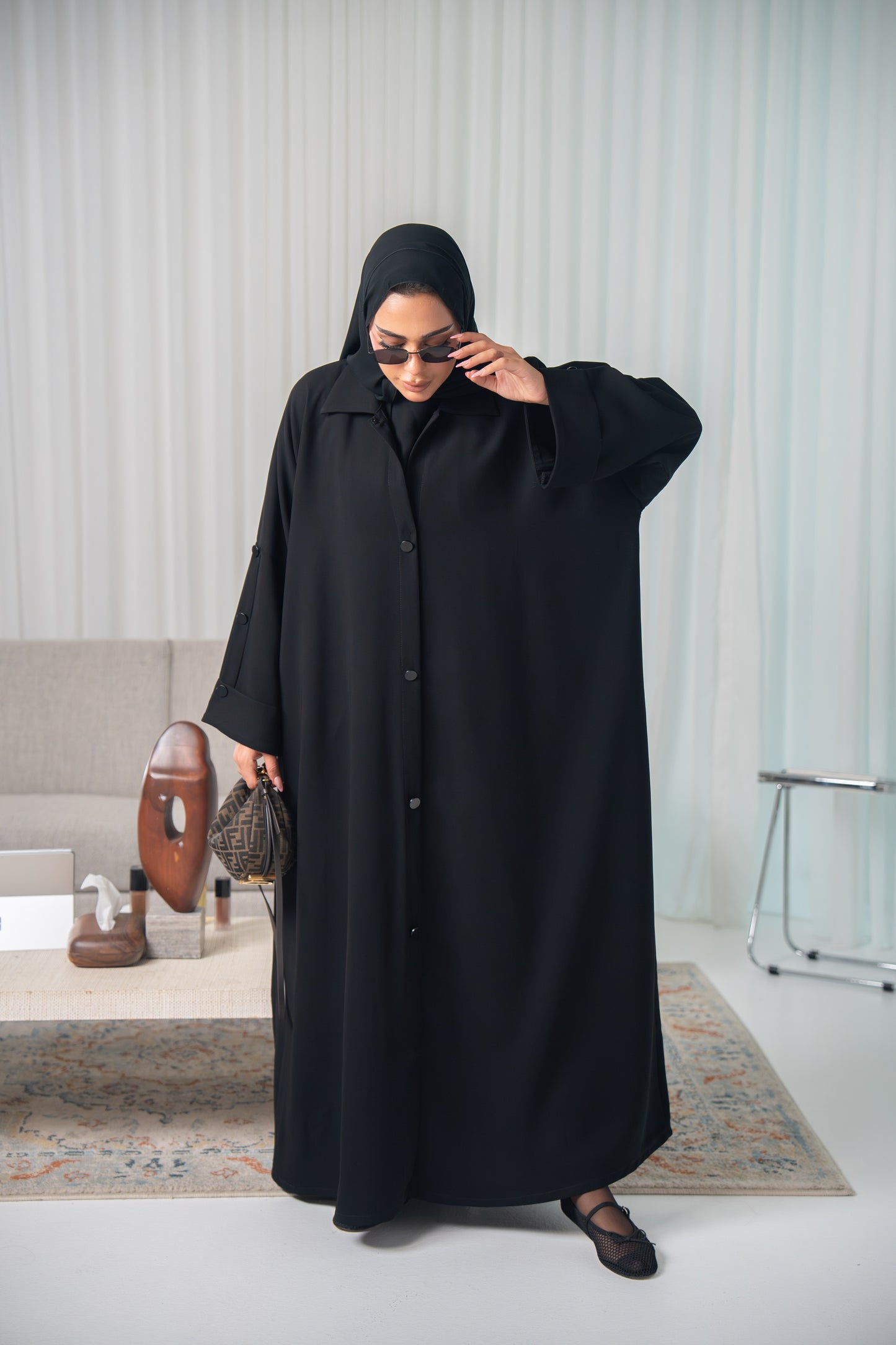 Sahar Abaya – Refined Minimalism in Crepe Cuba