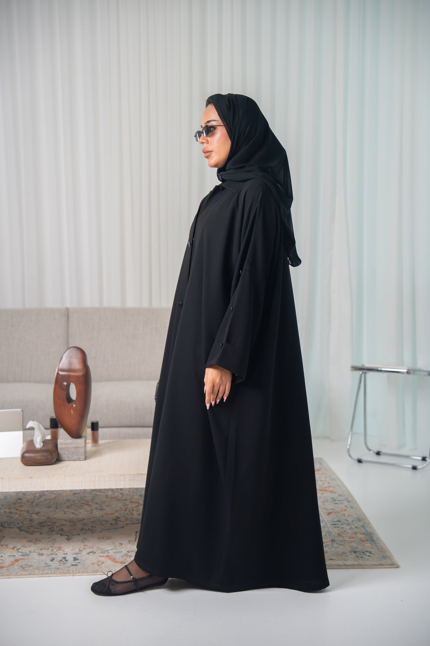 Sahar Abaya – Refined Minimalism in Crepe Cuba