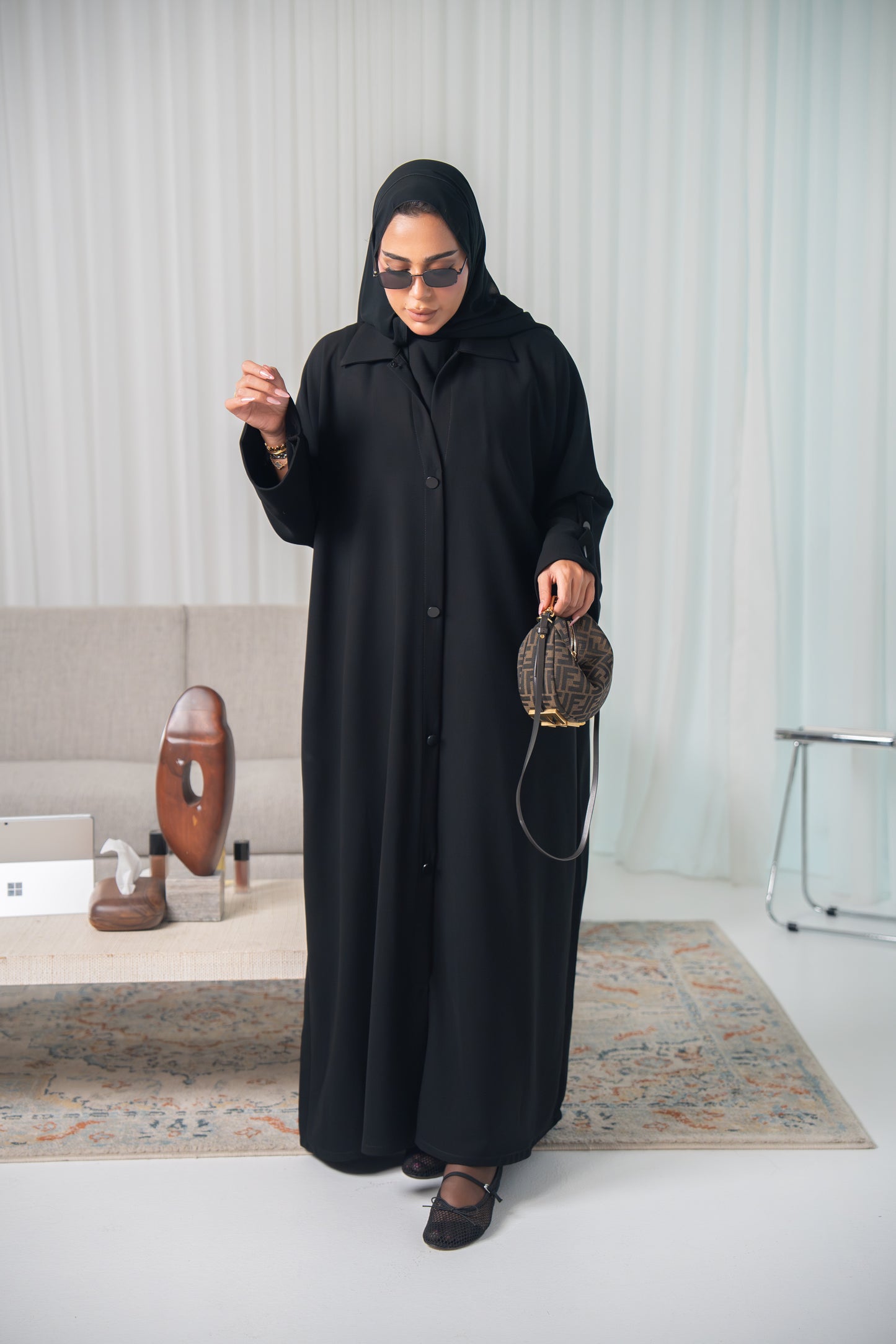 Sahar Abaya – Refined Minimalism in Crepe Cuba