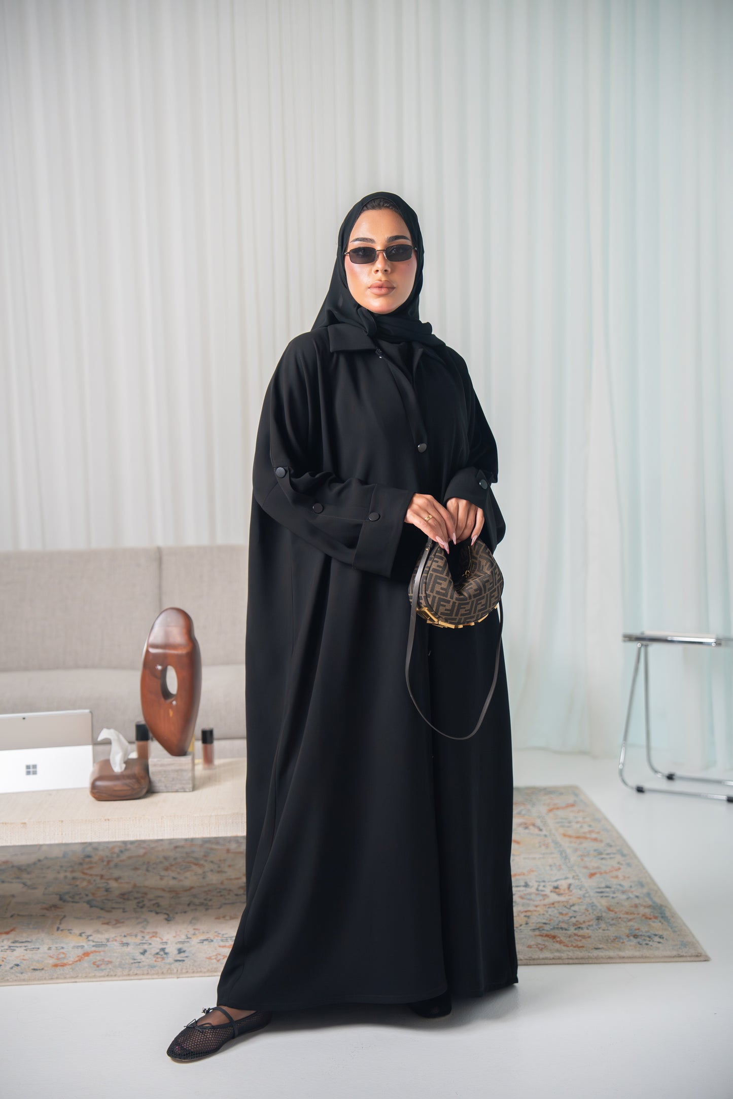 Sahar Abaya – Refined Minimalism in Crepe Cuba