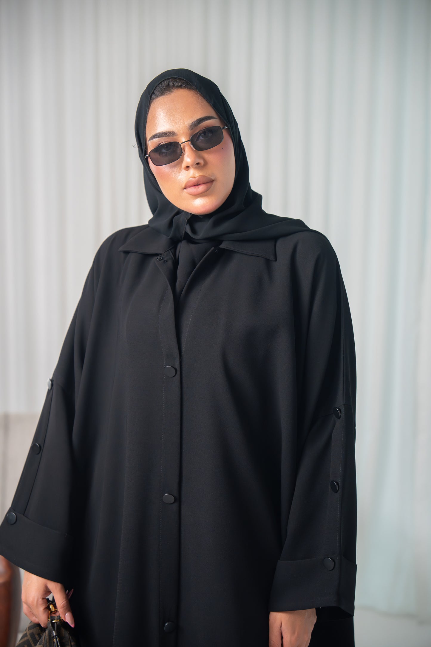 Sahar Abaya – Refined Minimalism in Crepe Cuba