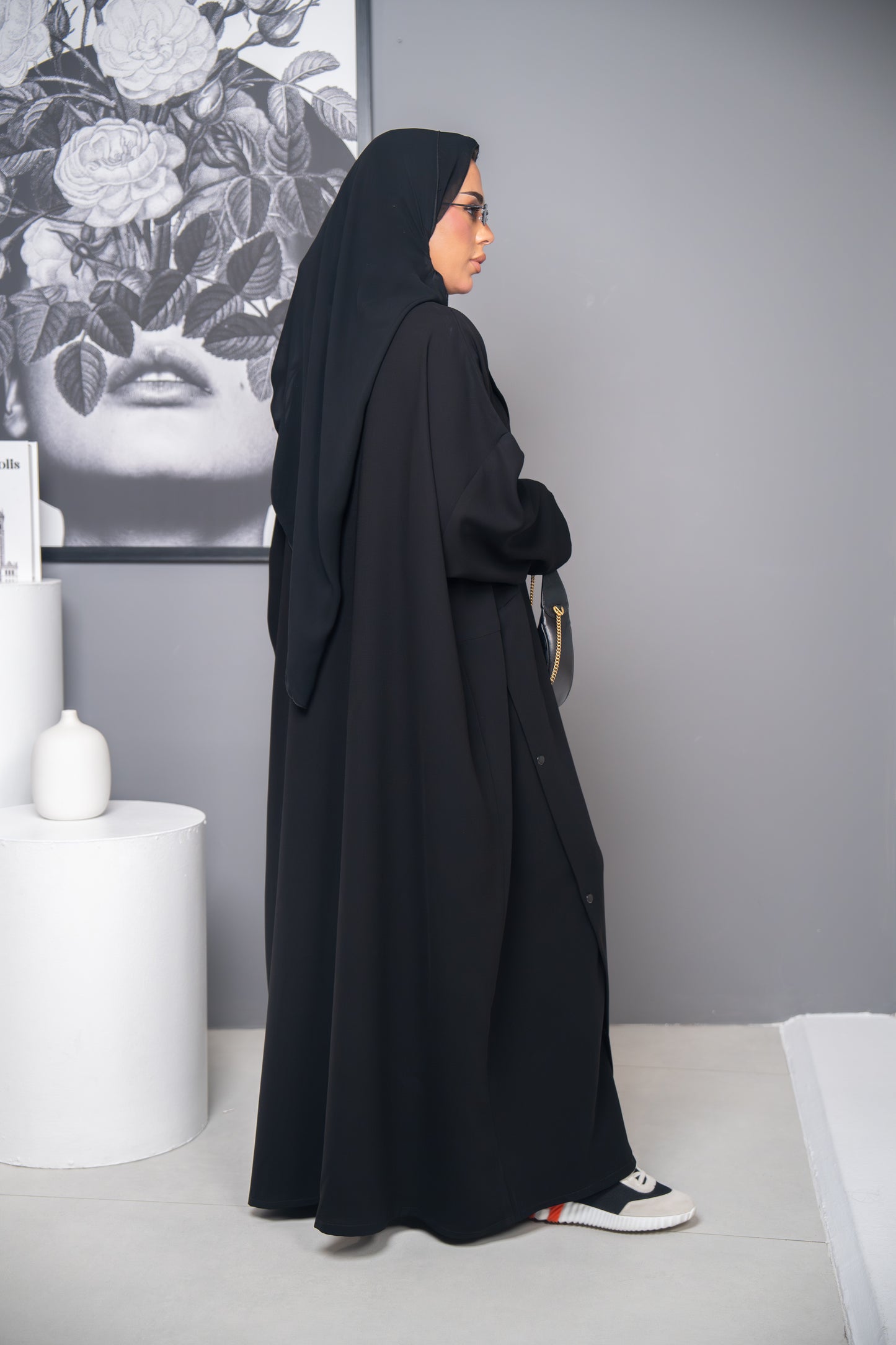 Nouran Abaya – Structured Grace in Crepe Cuba
