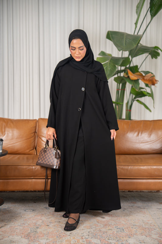 Dana Abaya – Bold Simplicity in Crepe Cuba