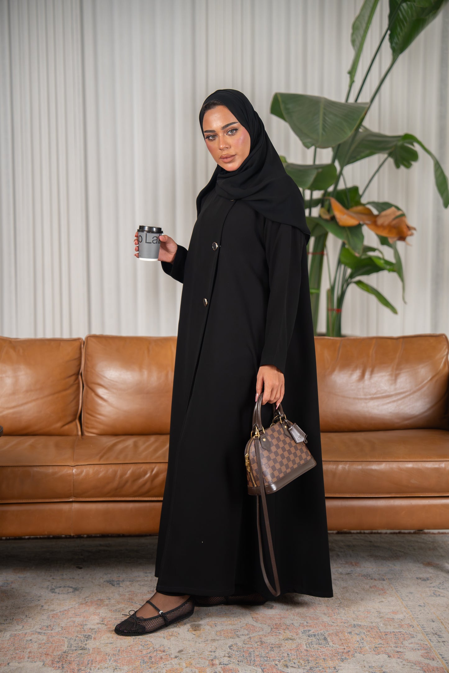 Dana Abaya – Bold Simplicity in Crepe Cuba
