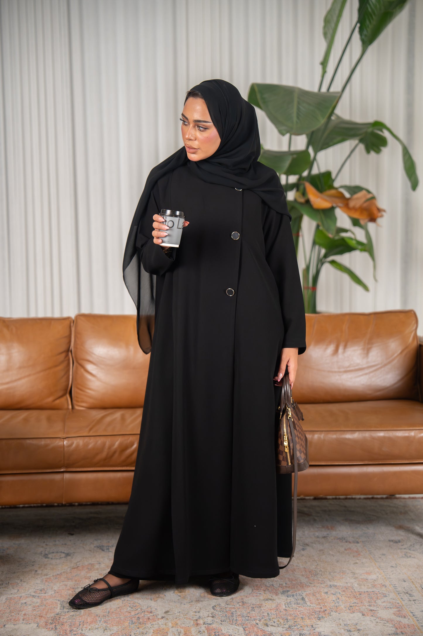 Dana Abaya – Bold Simplicity in Crepe Cuba