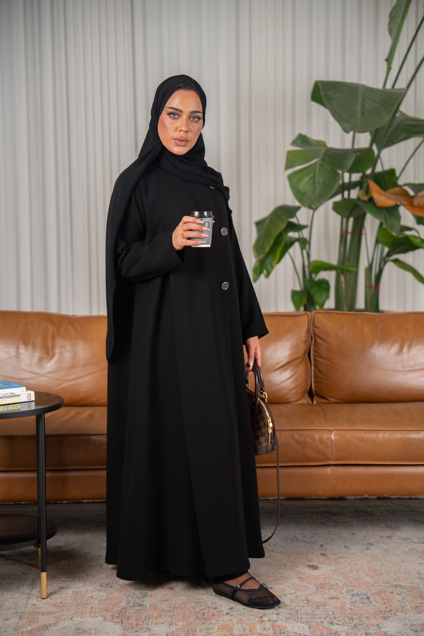 Dana Abaya – Bold Simplicity in Crepe Cuba