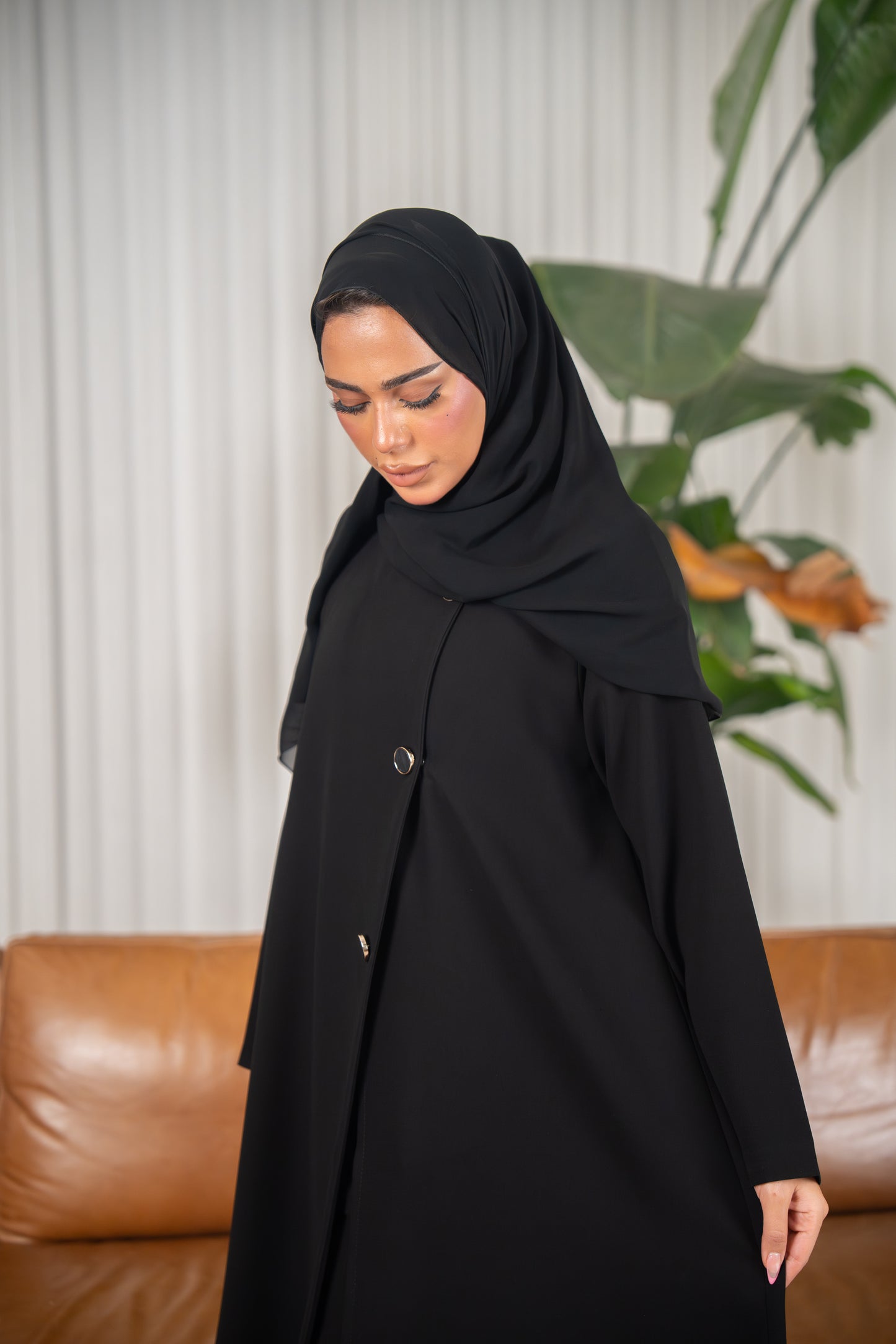 Dana Abaya – Bold Simplicity in Crepe Cuba