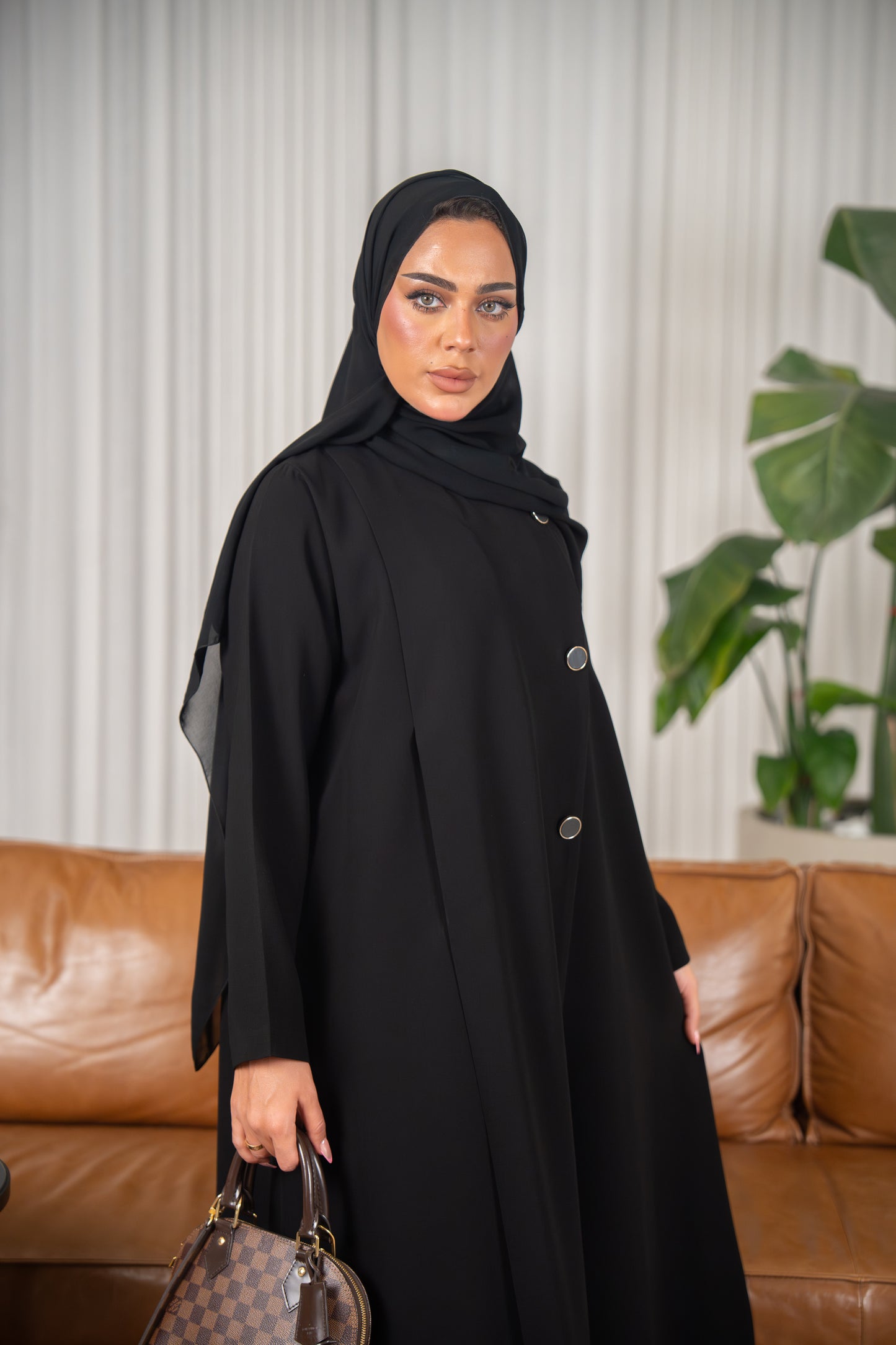 Dana Abaya – Bold Simplicity in Crepe Cuba
